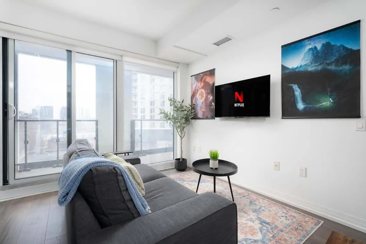 2 Bdr With 3 Beds In Amazing Location Apartment Toronto