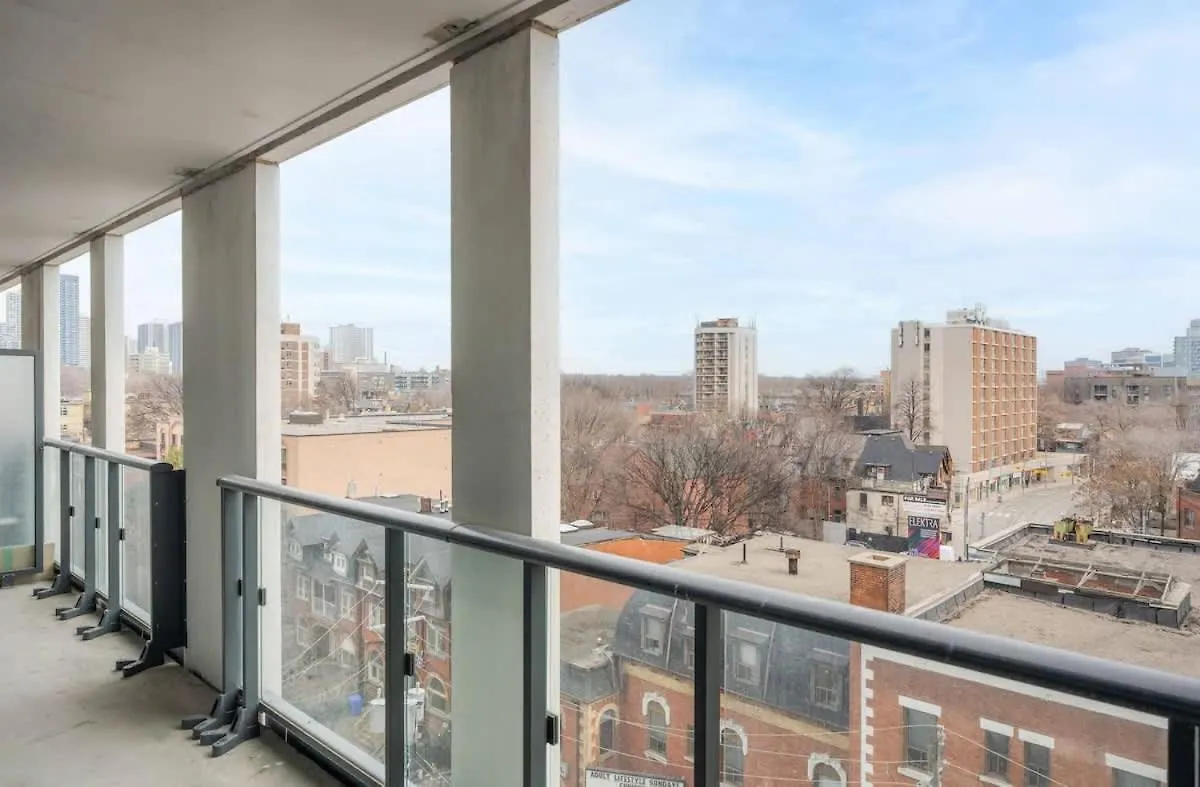 2 Bdr With 3 Beds In Amazing Location Apartment Toronto
