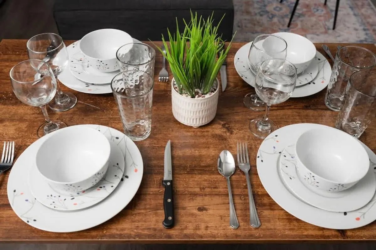 2 Bdr With 3 Beds In Amazing Location Apartment Toronto