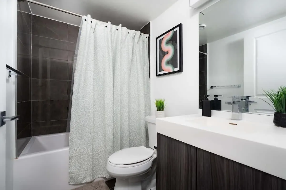 2 Bdr With 3 Beds In Amazing Location Apartment Toronto