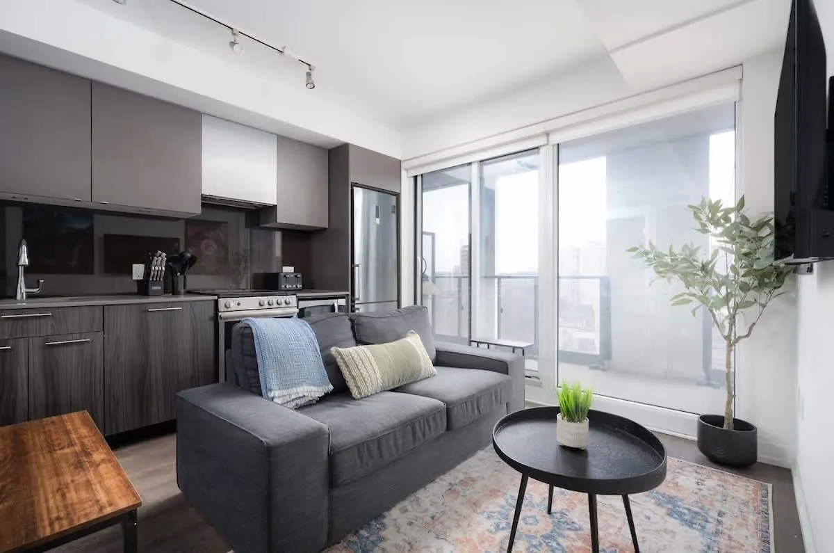 2 Bdr With 3 Beds In Amazing Location Apartment Toronto