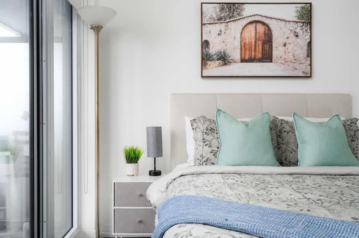 2 Bdr With 3 Beds In Amazing Location Apartment Toronto