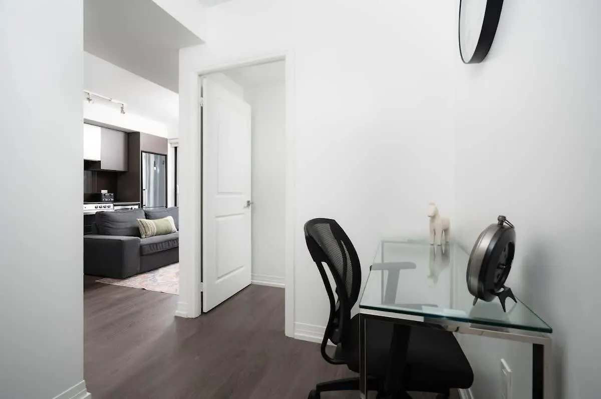 2 Bdr With 3 Beds In Amazing Location Apartment Toronto 0*,